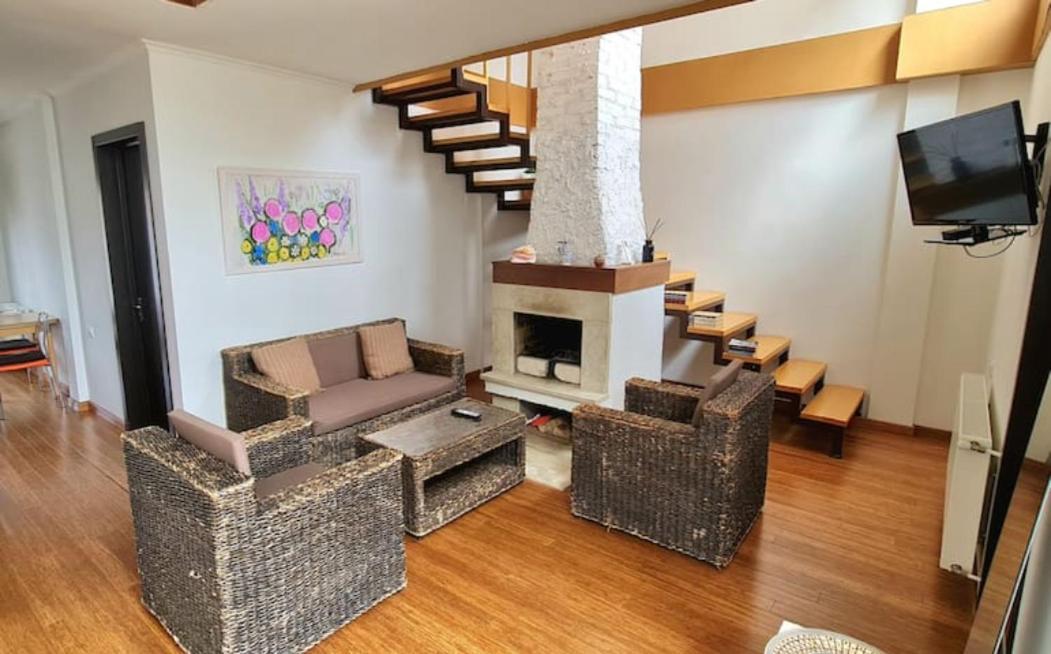 Duplex Apartment In The City Center Tbilisi Esterno foto