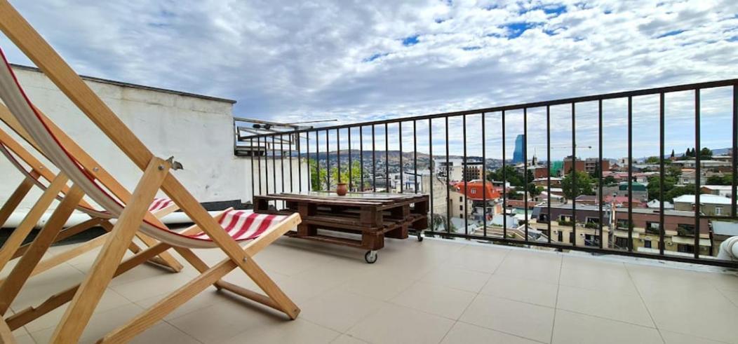 Duplex Apartment In The City Center Tbilisi Esterno foto