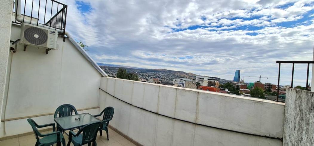 Duplex Apartment In The City Center Tbilisi Esterno foto