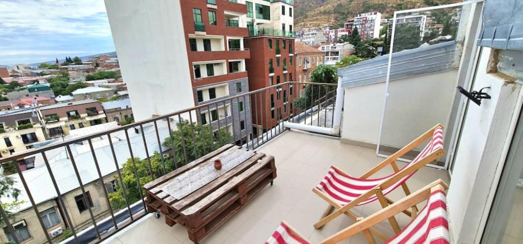 Duplex Apartment In The City Center Tbilisi Esterno foto