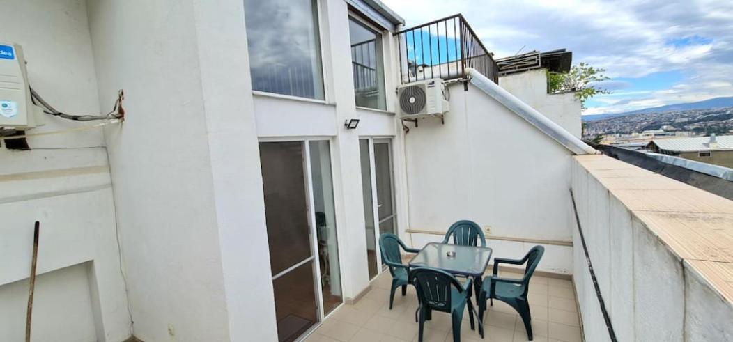 Duplex Apartment In The City Center Tbilisi Esterno foto
