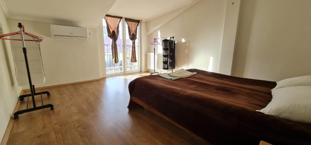 Duplex Apartment In The City Center Tbilisi Esterno foto